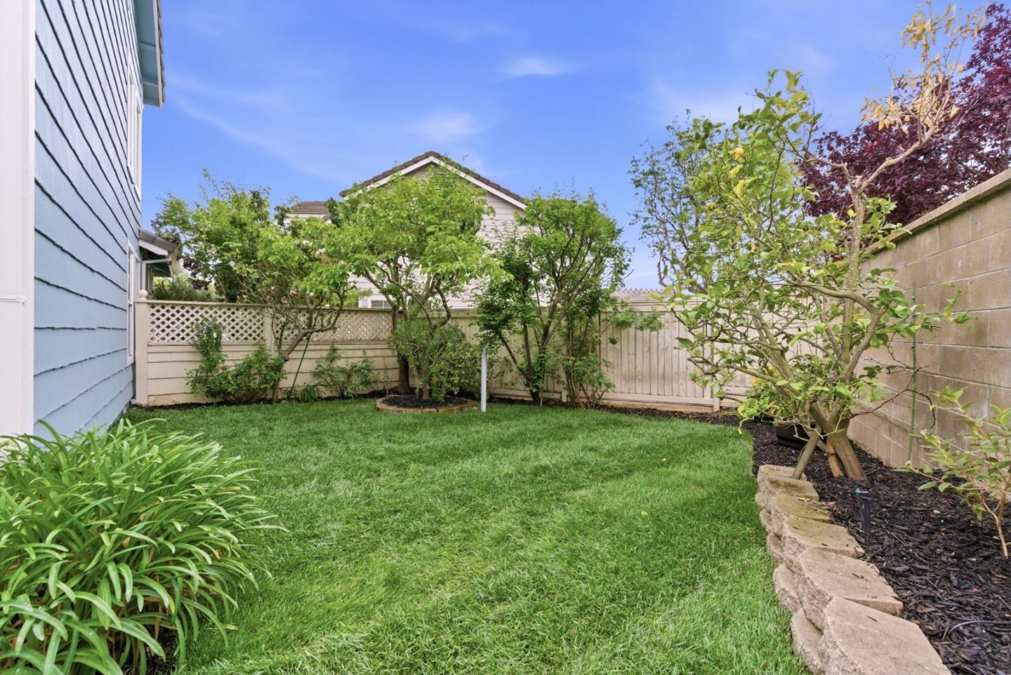 Detail Gallery Image 32 of 34 For 301 Saint Martin Dr, Redwood City,  CA 94065 - 3 Beds | 2/1 Baths