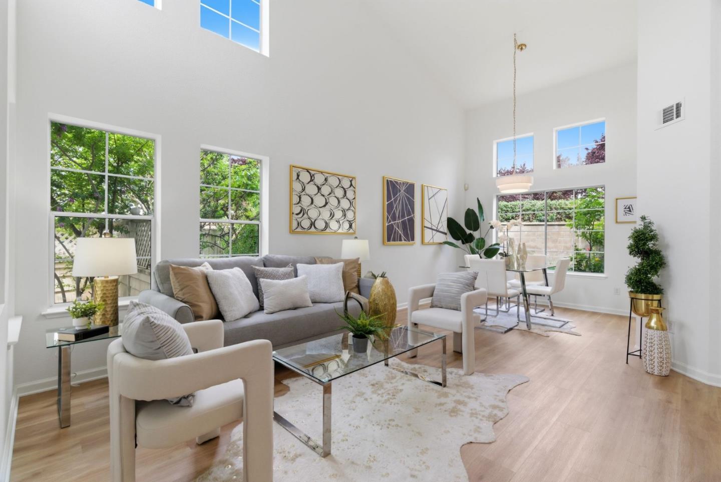 Detail Gallery Image 4 of 34 For 301 Saint Martin Dr, Redwood City,  CA 94065 - 3 Beds | 2/1 Baths