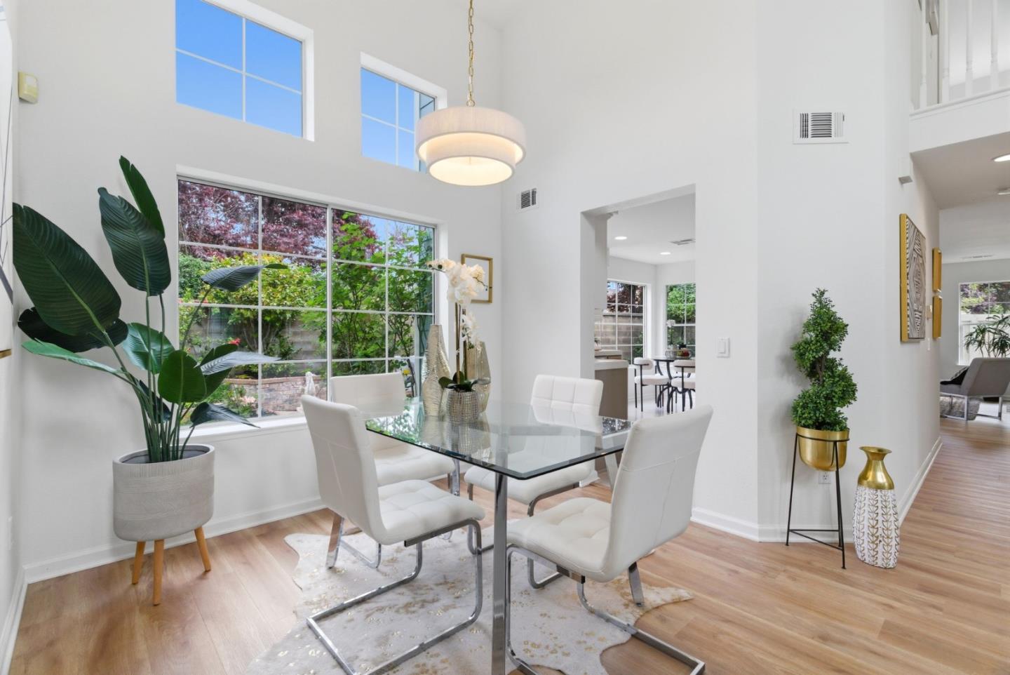 Detail Gallery Image 5 of 34 For 301 Saint Martin Dr, Redwood City,  CA 94065 - 3 Beds | 2/1 Baths