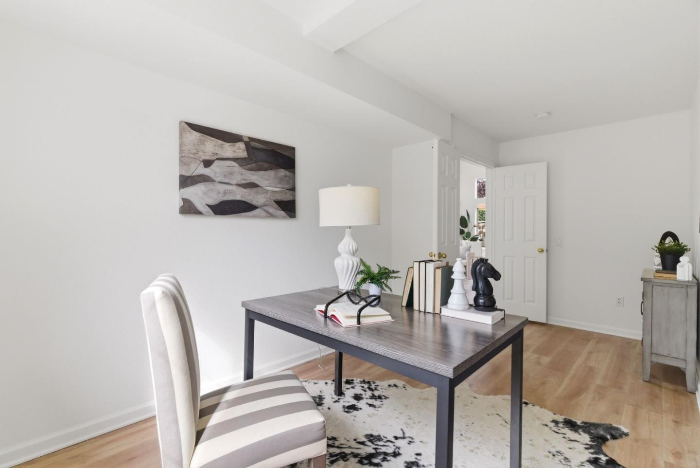 Detail Gallery Image 6 of 34 For 301 Saint Martin Dr, Redwood City,  CA 94065 - 3 Beds | 2/1 Baths