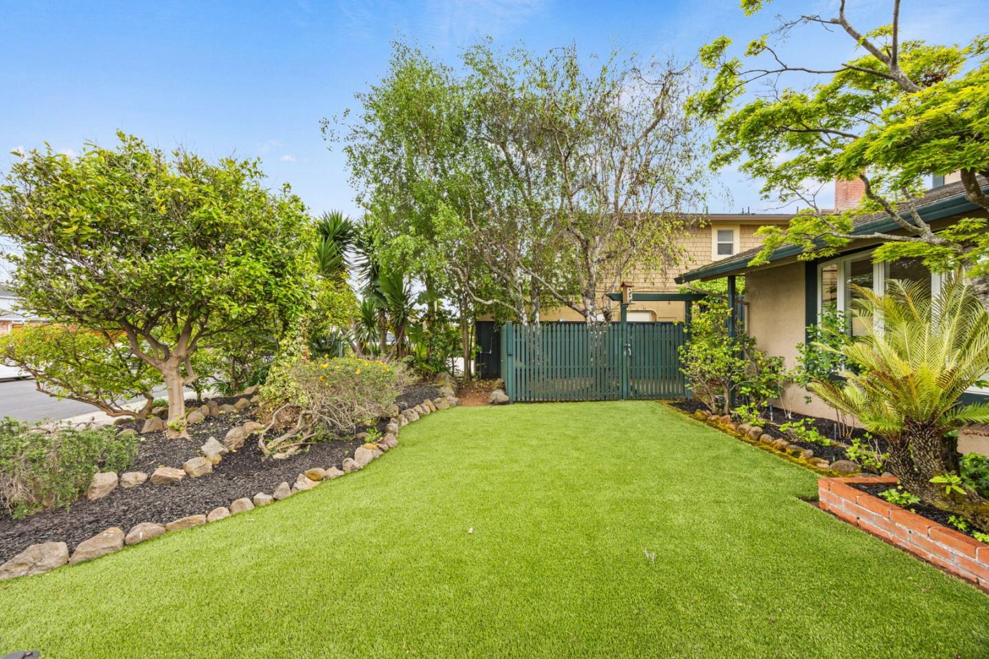 Detail Gallery Image 2 of 44 For 230 Duck Ct, Foster City,  CA 94404 - 5 Beds | 3 Baths