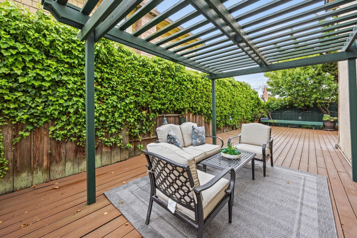 Detail Gallery Image 9 of 44 For 230 Duck Ct, Foster City,  CA 94404 - 5 Beds | 3 Baths