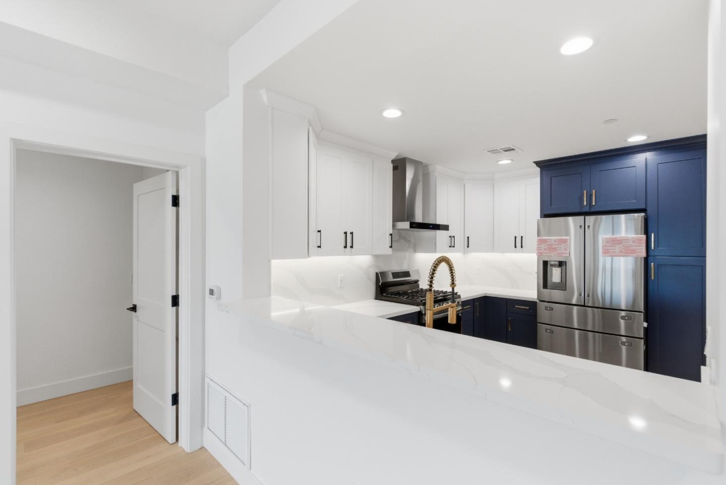 Detail Gallery Image 11 of 40 For 560 El Camino Real #207,  San Carlos,  CA 94070 - 2 Beds | 2/1 Baths