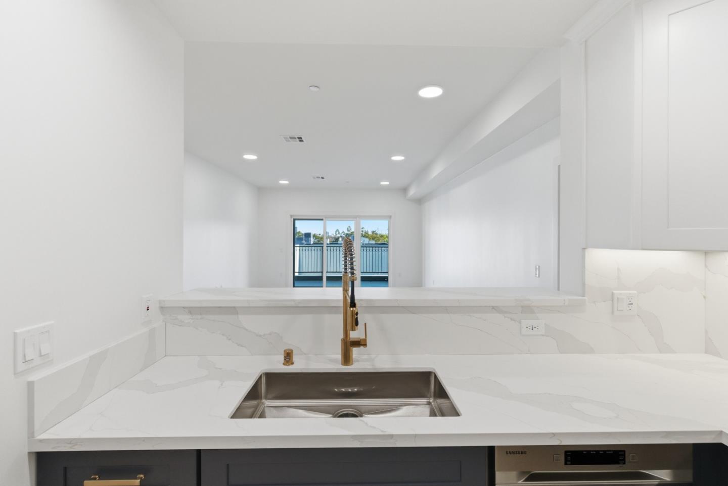 Detail Gallery Image 12 of 40 For 560 El Camino Real #207,  San Carlos,  CA 94070 - 2 Beds | 2/1 Baths