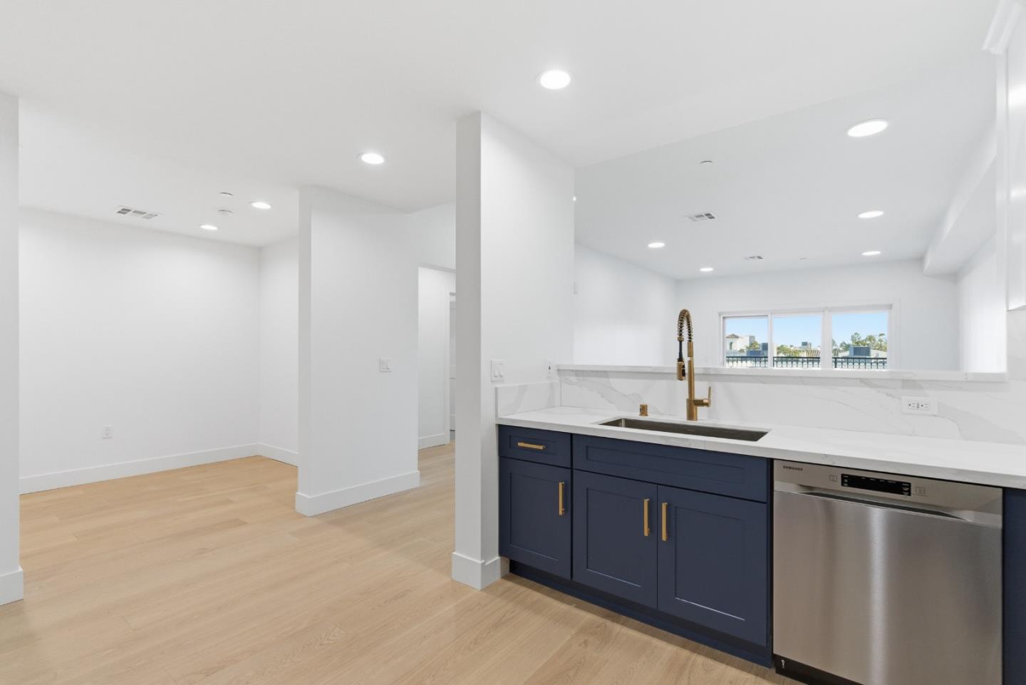 Detail Gallery Image 4 of 40 For 560 El Camino Real #207,  San Carlos,  CA 94070 - 2 Beds | 2/1 Baths