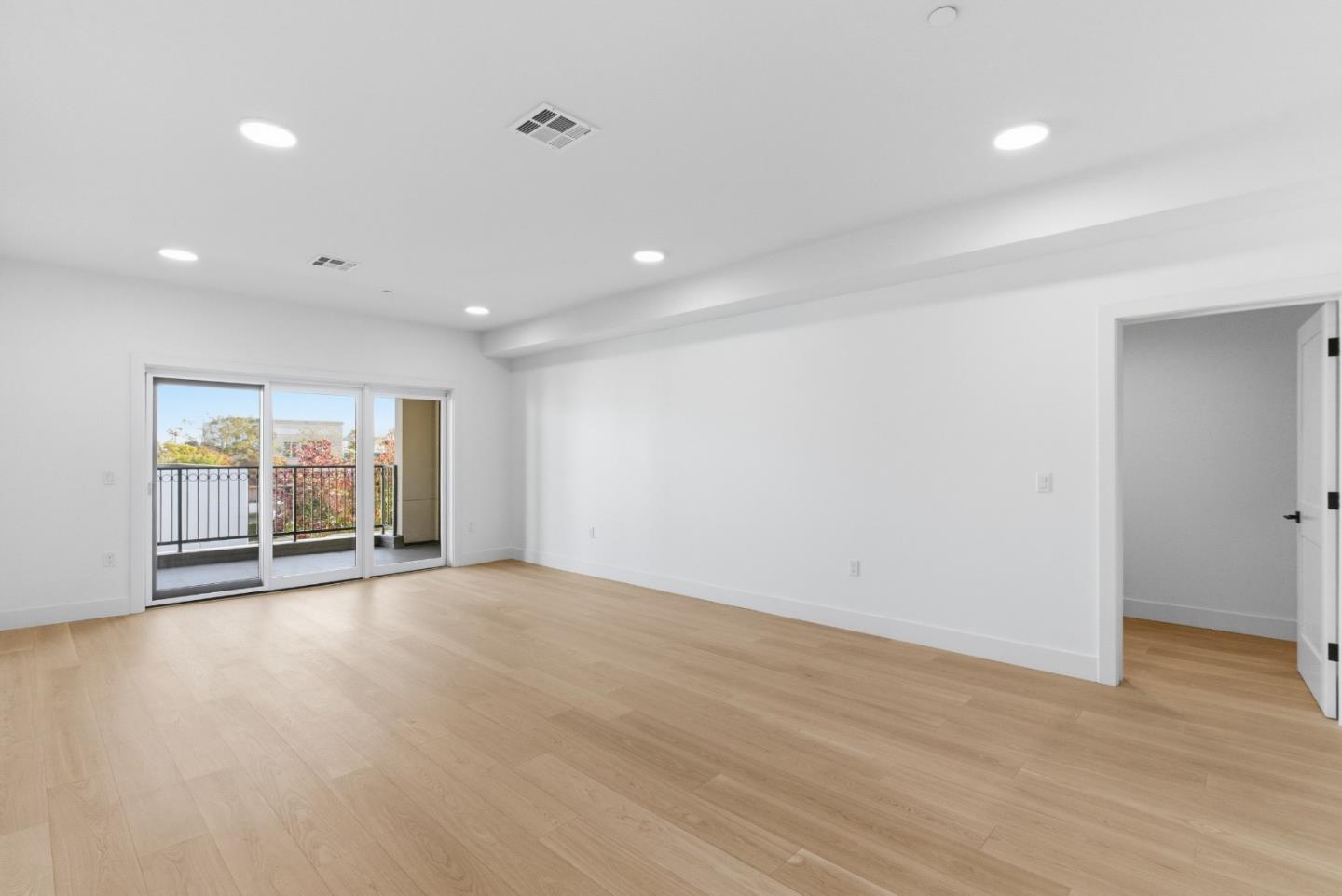 Detail Gallery Image 9 of 40 For 560 El Camino Real #207,  San Carlos,  CA 94070 - 2 Beds | 2/1 Baths