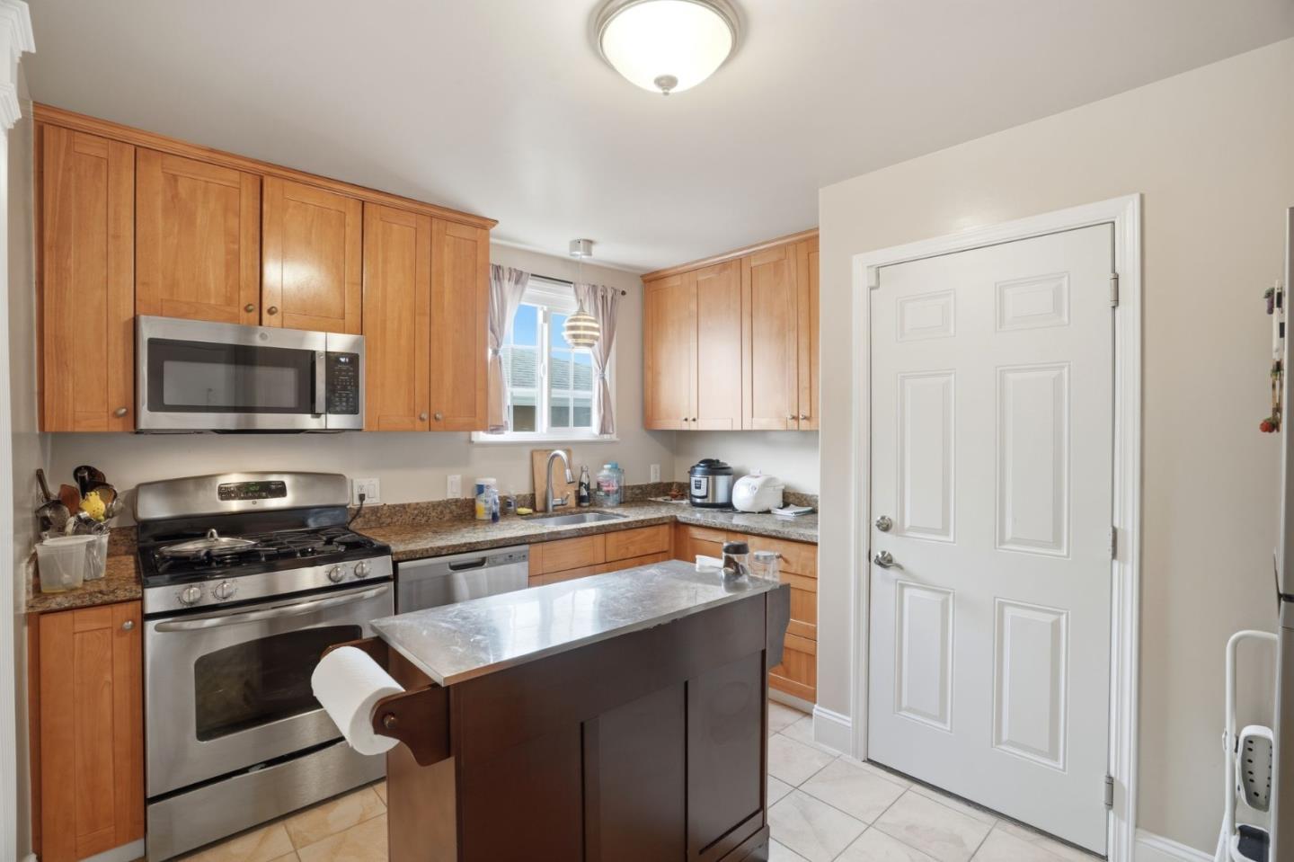 Detail Gallery Image 11 of 38 For 126 W 39th Ave, San Mateo,  CA 94403 - 3 Beds | 2 Baths