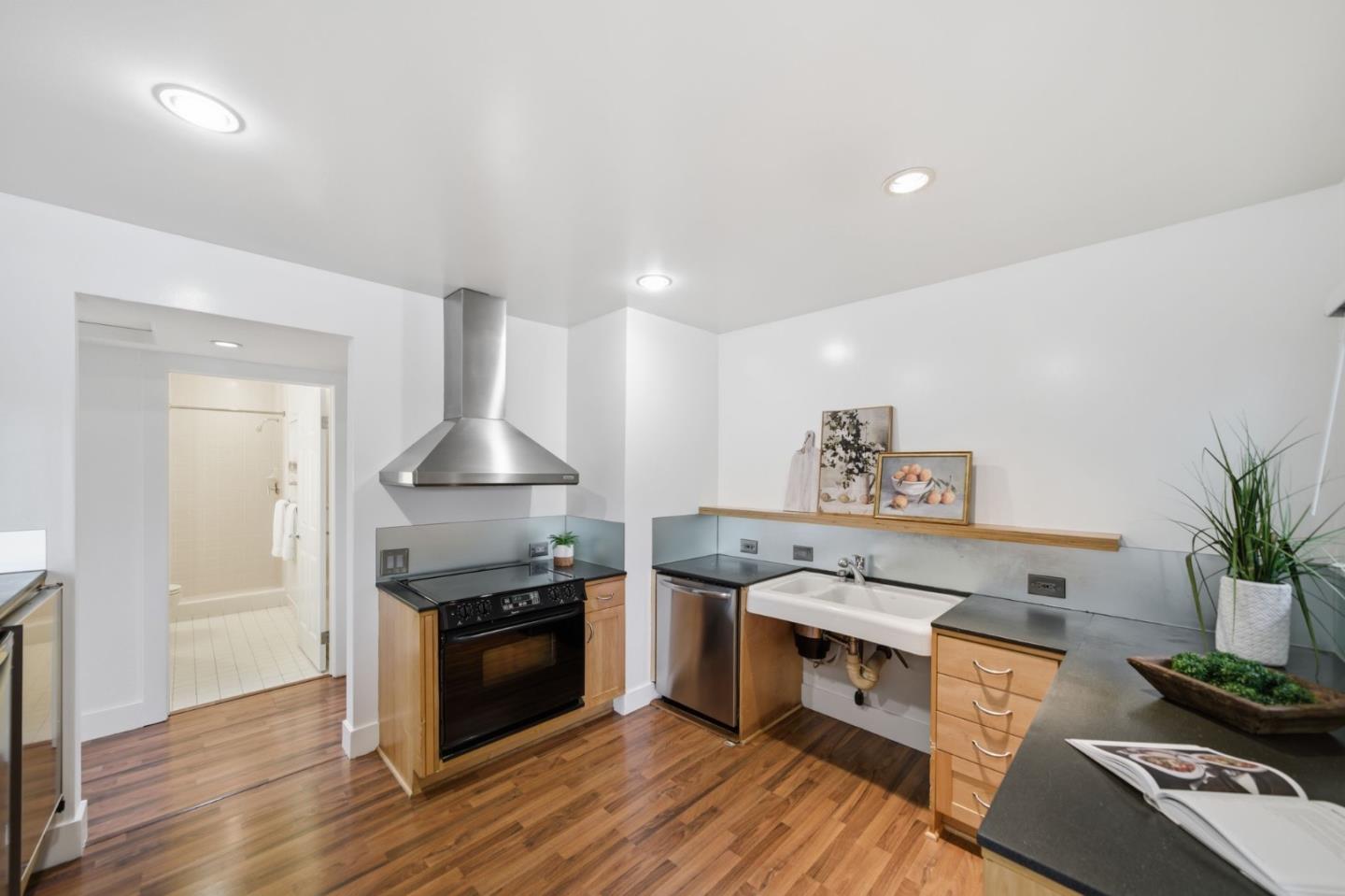 Detail Gallery Image 12 of 36 For 902 Virgo Ln, Foster City,  CA 94404 - 3 Beds | 2 Baths