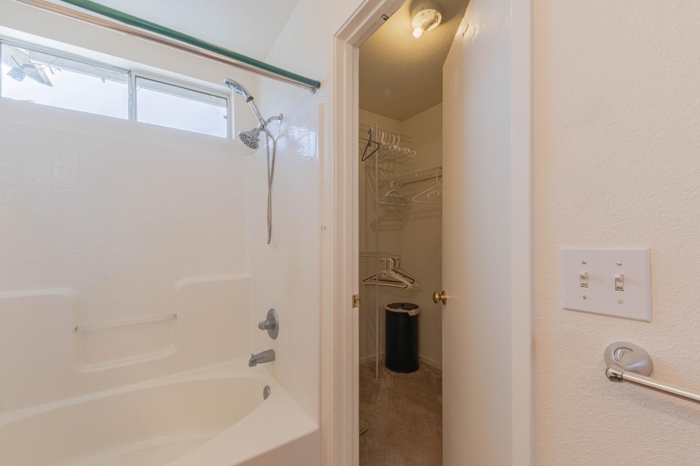 Detail Gallery Image 18 of 30 For 362 Zinfandel Way, Salinas,  CA 93906 - 3 Beds | 2/1 Baths
