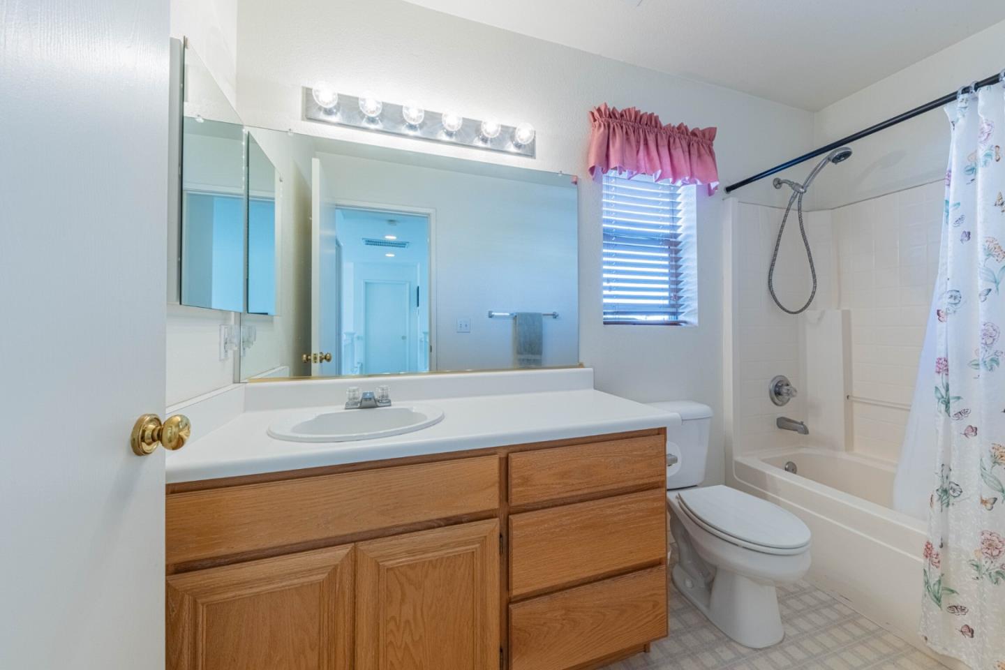 Detail Gallery Image 23 of 30 For 362 Zinfandel Way, Salinas,  CA 93906 - 3 Beds | 2/1 Baths