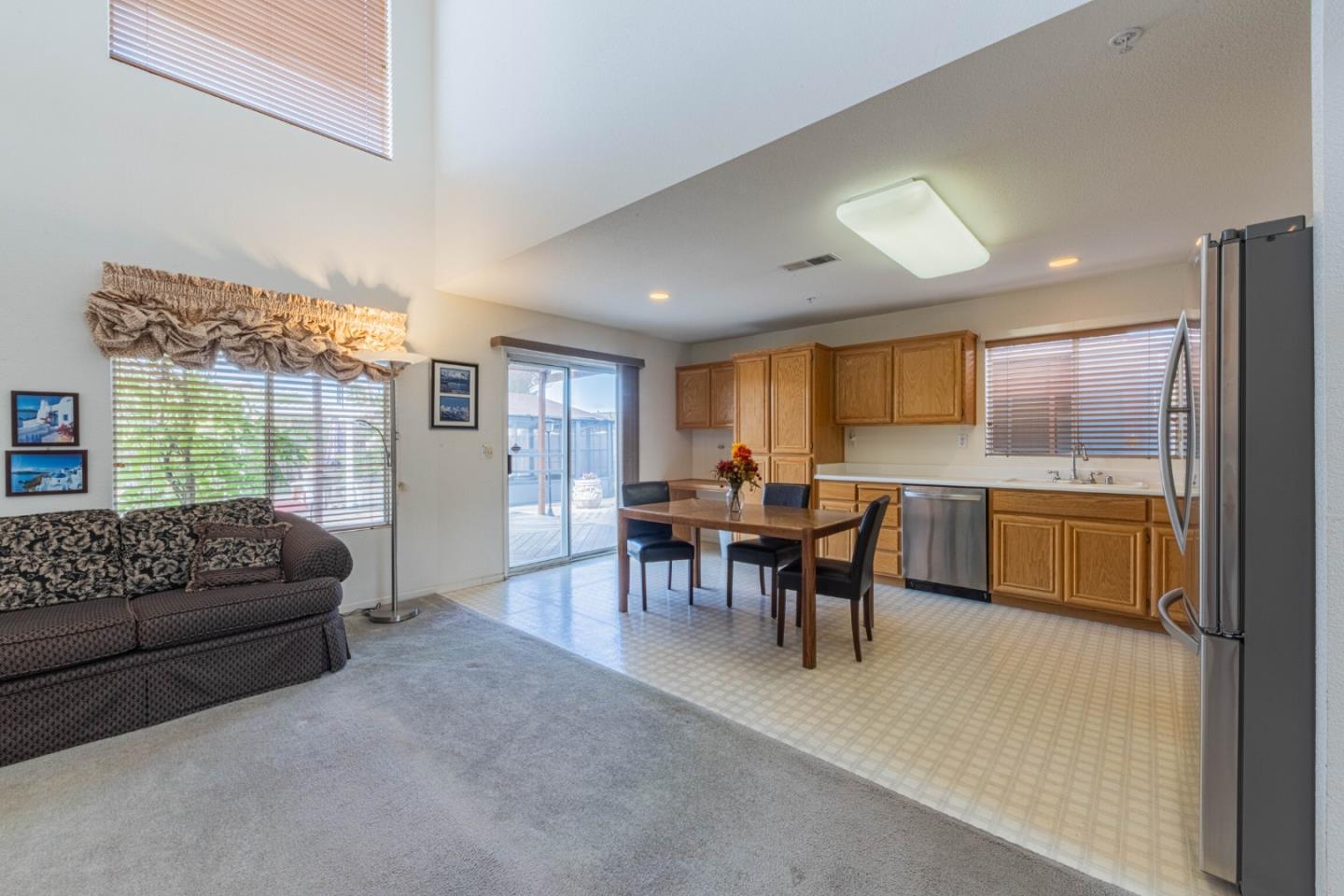 Detail Gallery Image 6 of 30 For 362 Zinfandel Way, Salinas,  CA 93906 - 3 Beds | 2/1 Baths