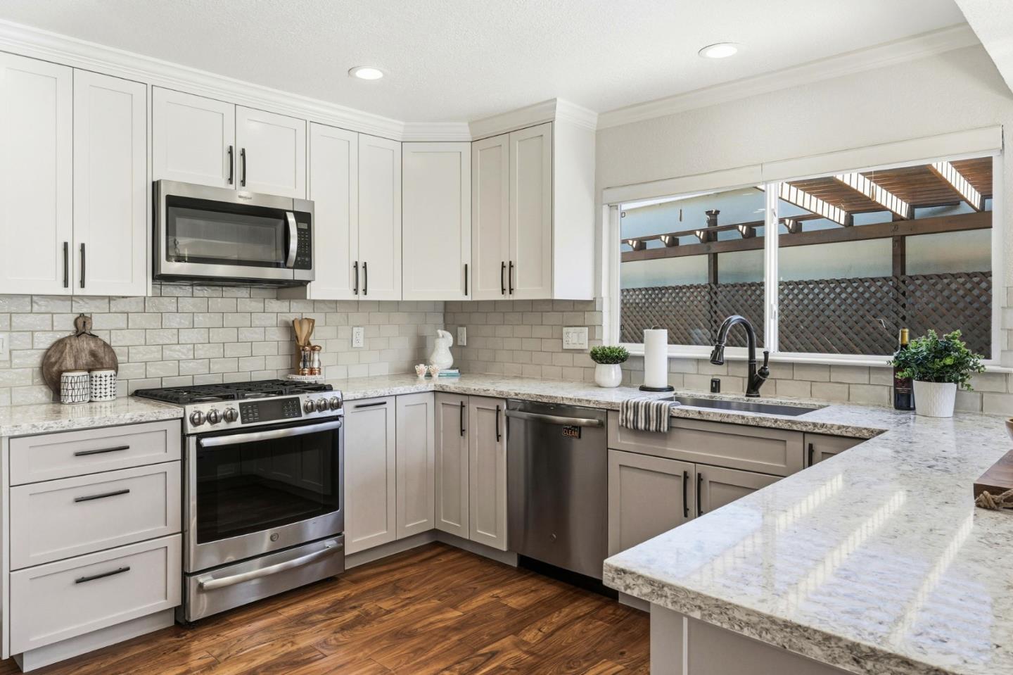 Detail Gallery Image 13 of 43 For 6273 Mountford Dr, San Jose,  CA 95123 - 5 Beds | 2/1 Baths