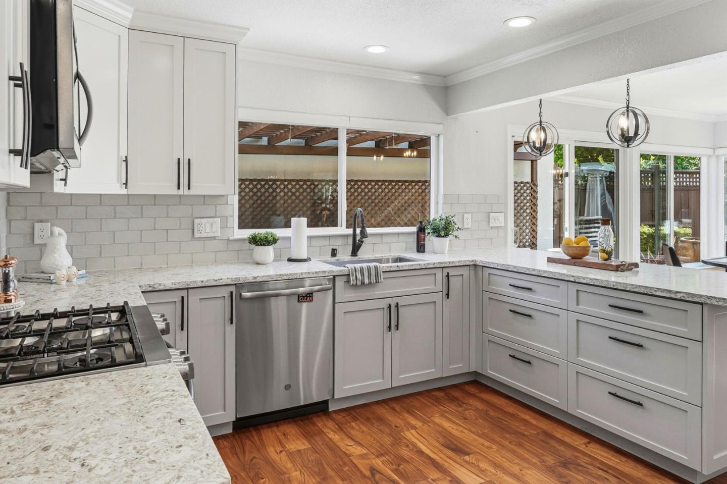 Detail Gallery Image 14 of 43 For 6273 Mountford Dr, San Jose,  CA 95123 - 5 Beds | 2/1 Baths