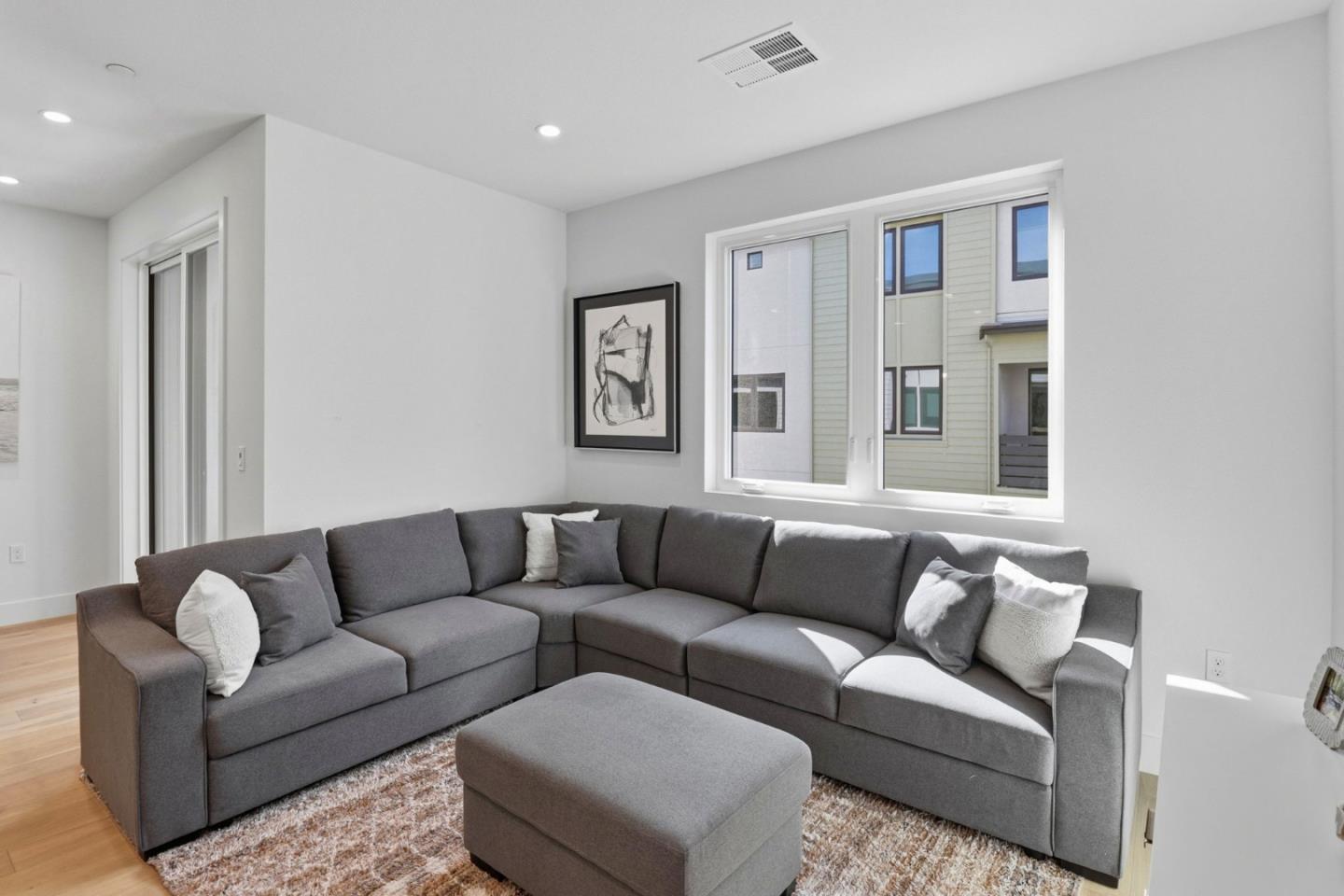 Detail Gallery Image 6 of 27 For 2871 Josephine Ln, Palo Alto,  CA 94303 - 3 Beds | 3 Baths