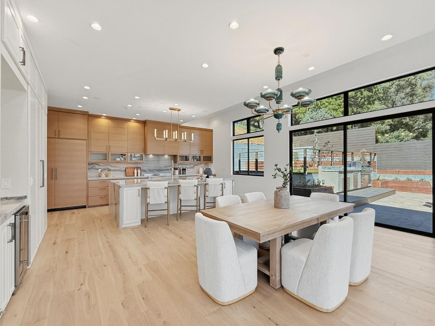 Detail Gallery Image 10 of 52 For 110 Dolton Ave, San Carlos,  CA 94070 - 5 Beds | 3/1 Baths