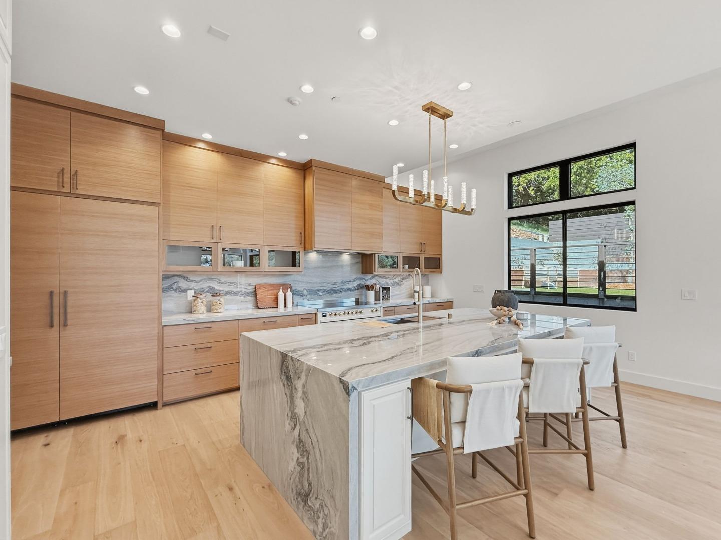 Detail Gallery Image 12 of 52 For 110 Dolton Ave, San Carlos,  CA 94070 - 5 Beds | 3/1 Baths