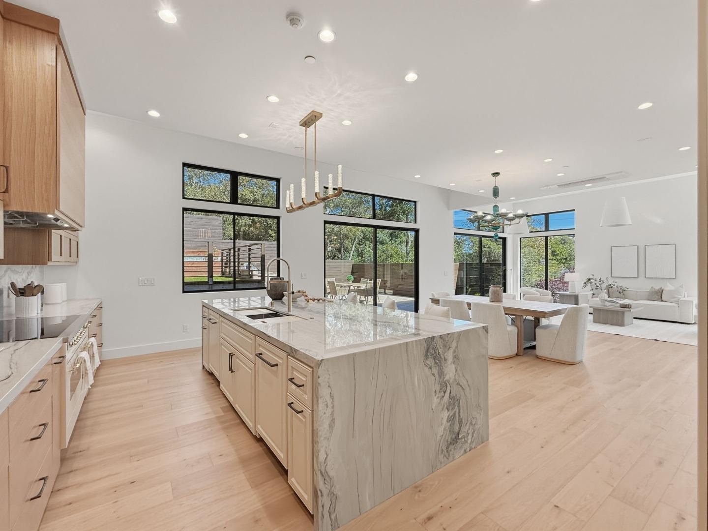 Detail Gallery Image 16 of 52 For 110 Dolton Ave, San Carlos,  CA 94070 - 5 Beds | 3/1 Baths