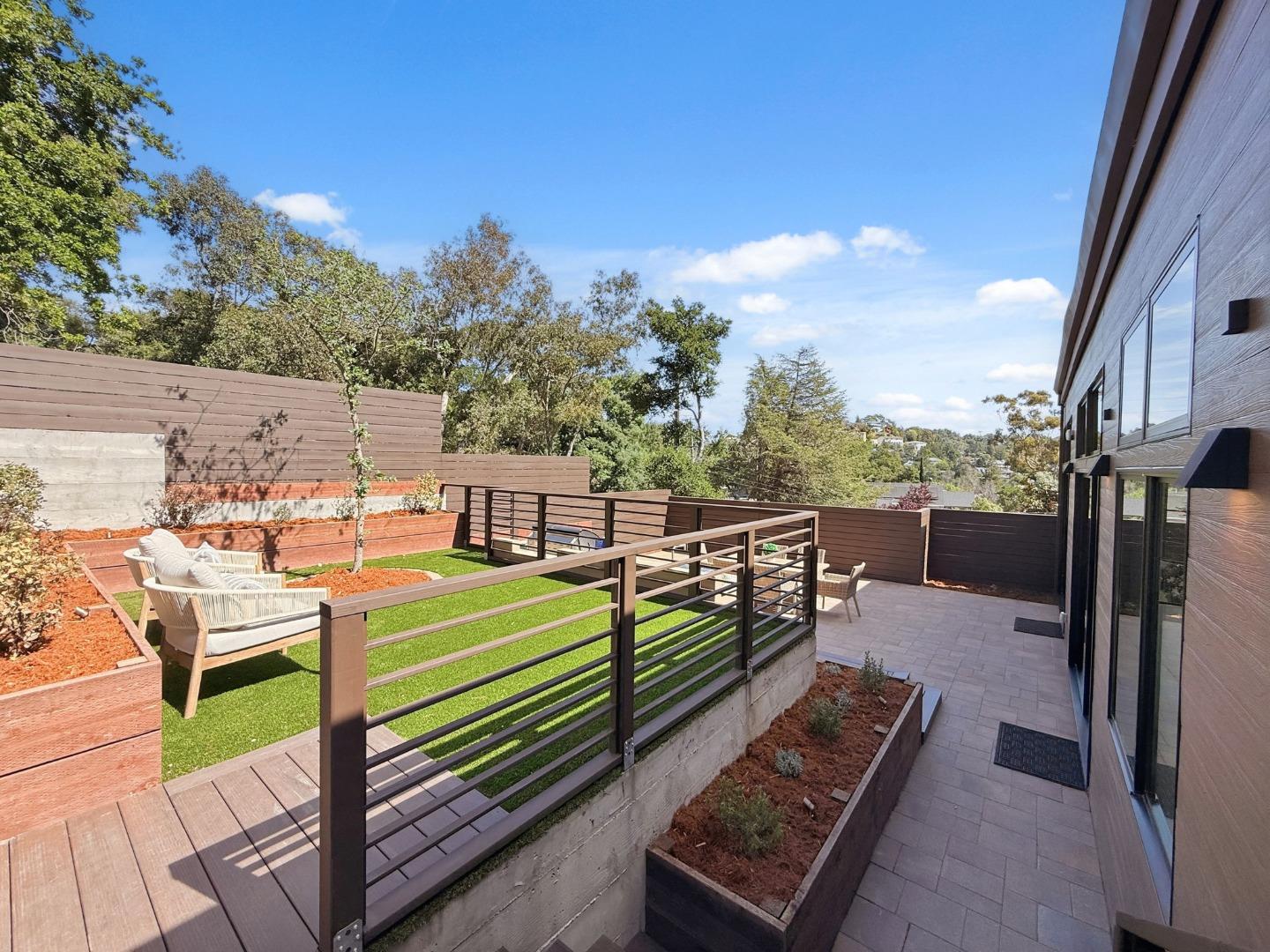 Detail Gallery Image 19 of 52 For 110 Dolton Ave, San Carlos,  CA 94070 - 5 Beds | 3/1 Baths