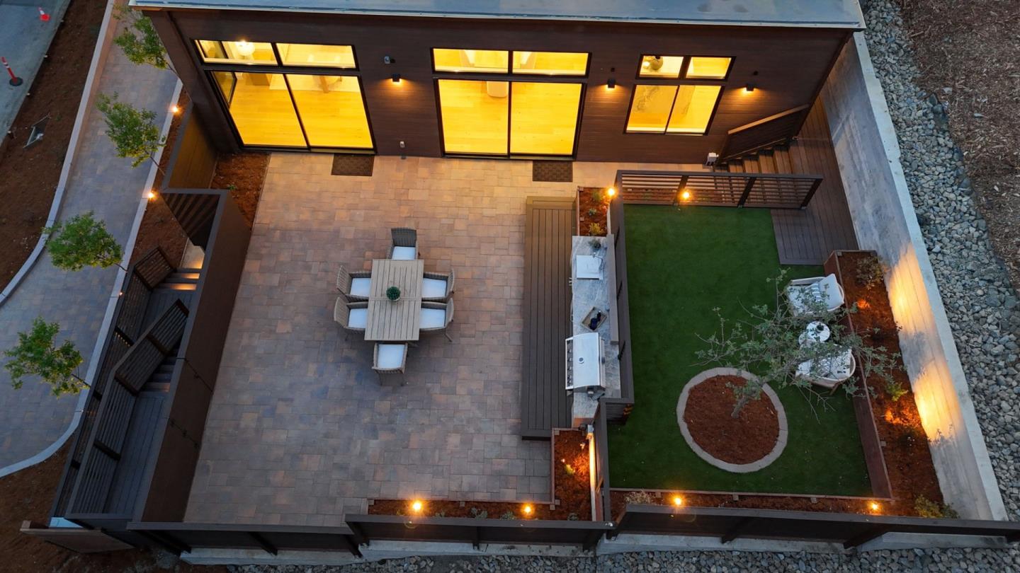 Detail Gallery Image 21 of 52 For 110 Dolton Ave, San Carlos,  CA 94070 - 5 Beds | 3/1 Baths