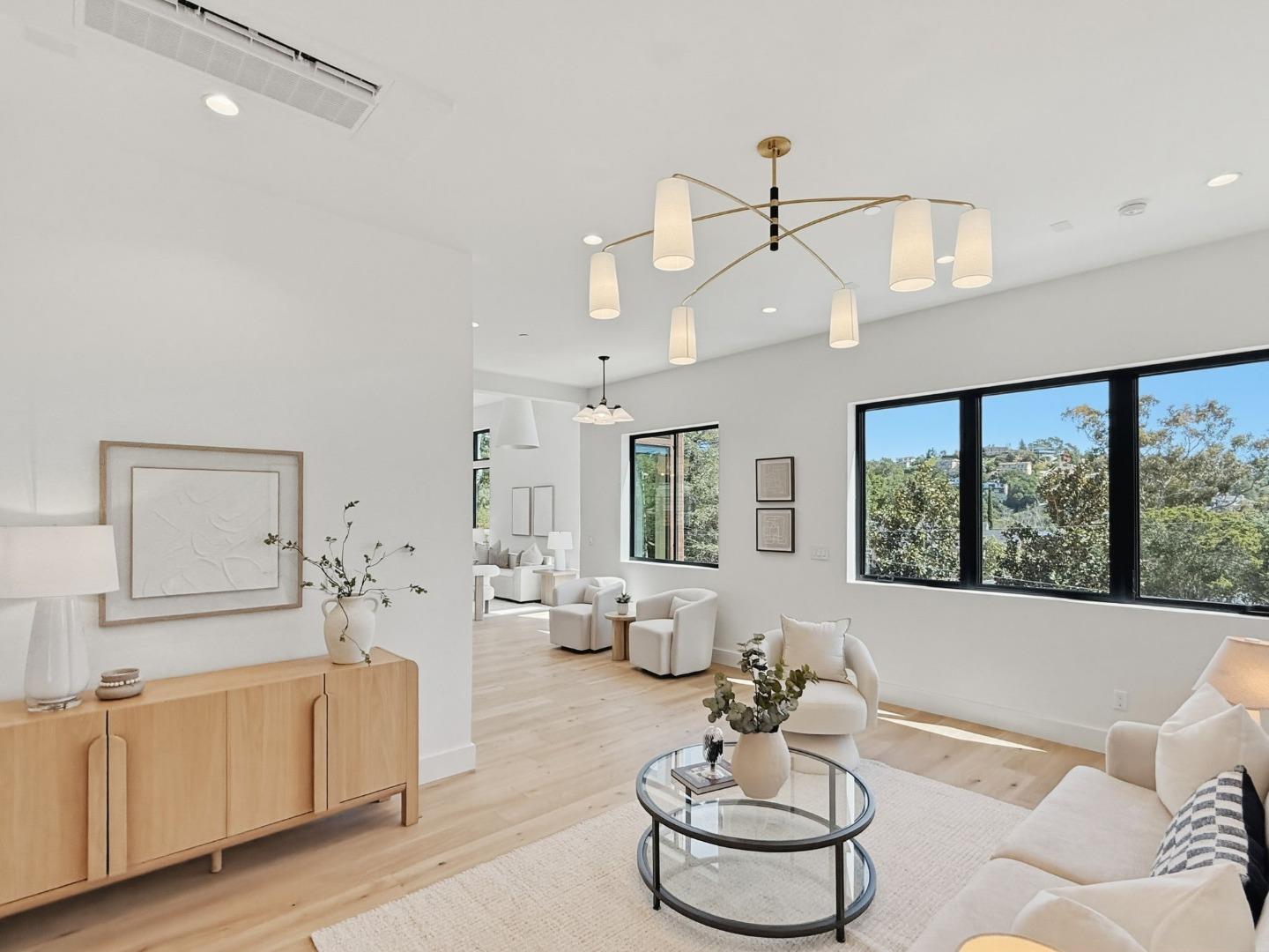 Detail Gallery Image 24 of 52 For 110 Dolton Ave, San Carlos,  CA 94070 - 5 Beds | 3/1 Baths