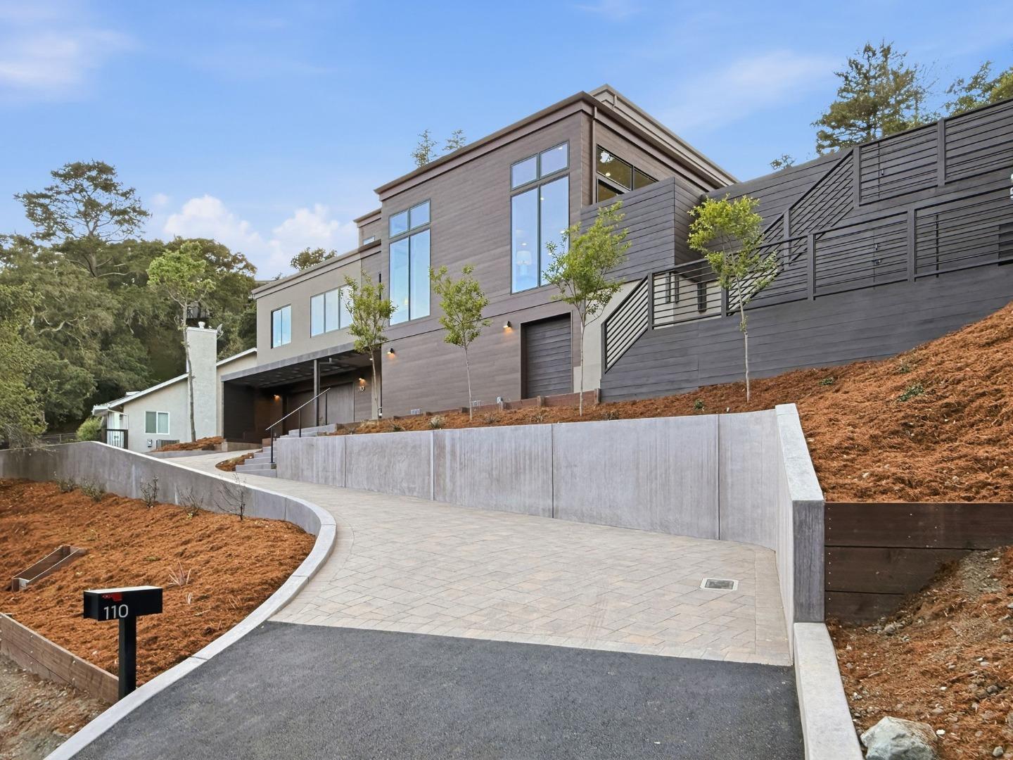 Detail Gallery Image 3 of 52 For 110 Dolton Ave, San Carlos,  CA 94070 - 5 Beds | 3/1 Baths