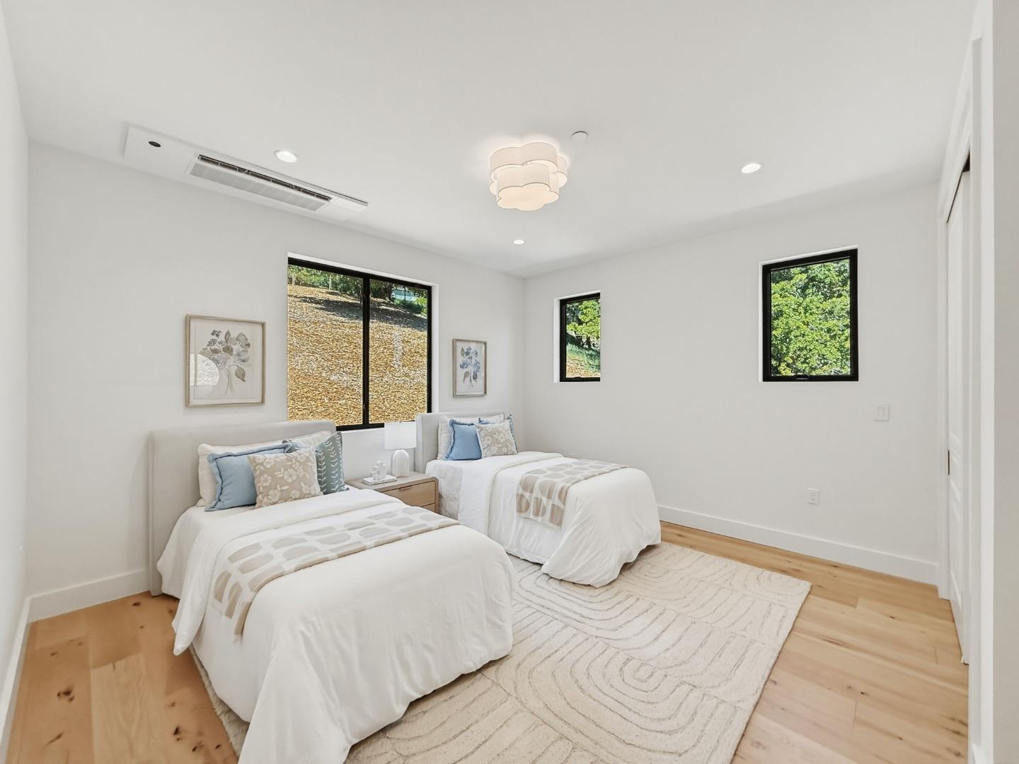 Detail Gallery Image 32 of 52 For 110 Dolton Ave, San Carlos,  CA 94070 - 5 Beds | 3/1 Baths