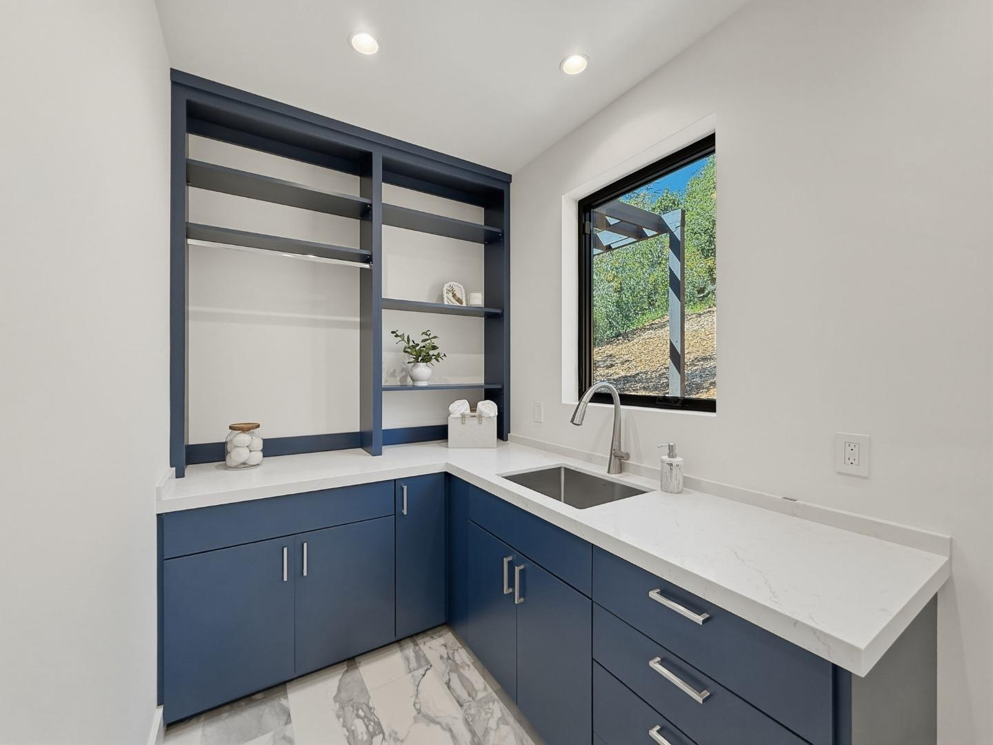 Detail Gallery Image 33 of 52 For 110 Dolton Ave, San Carlos,  CA 94070 - 5 Beds | 3/1 Baths