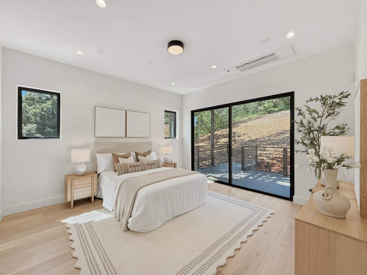 Detail Gallery Image 34 of 52 For 110 Dolton Ave, San Carlos,  CA 94070 - 5 Beds | 3/1 Baths