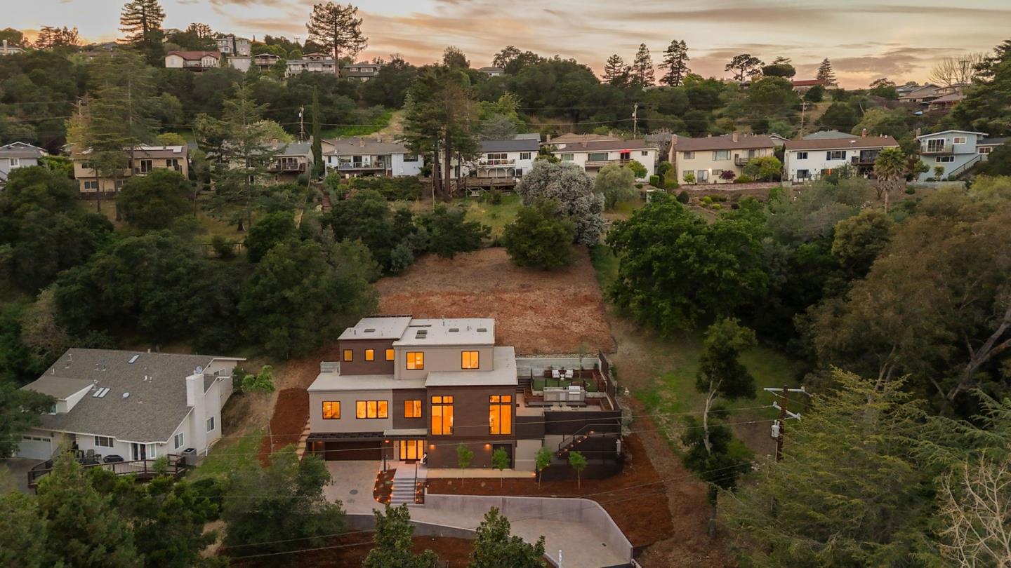 Detail Gallery Image 43 of 52 For 110 Dolton Ave, San Carlos,  CA 94070 - 5 Beds | 3/1 Baths