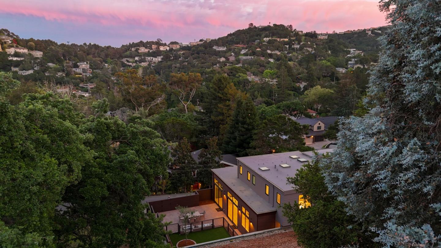 Detail Gallery Image 44 of 52 For 110 Dolton Ave, San Carlos,  CA 94070 - 5 Beds | 3/1 Baths