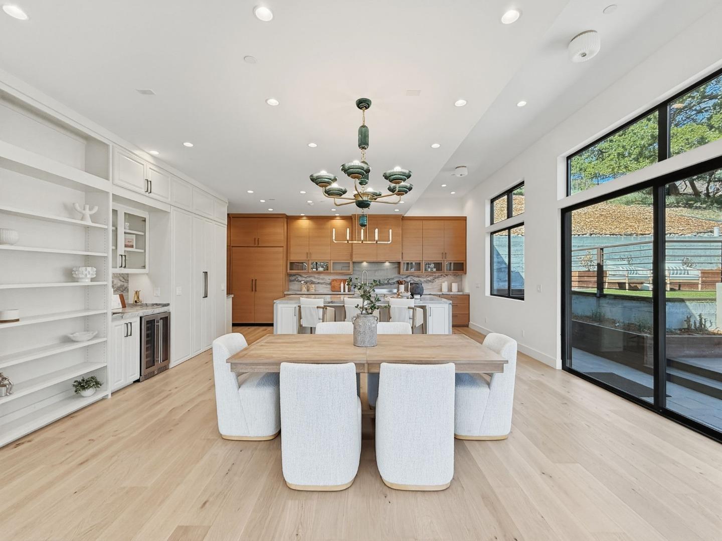 Detail Gallery Image 9 of 52 For 110 Dolton Ave, San Carlos,  CA 94070 - 5 Beds | 3/1 Baths