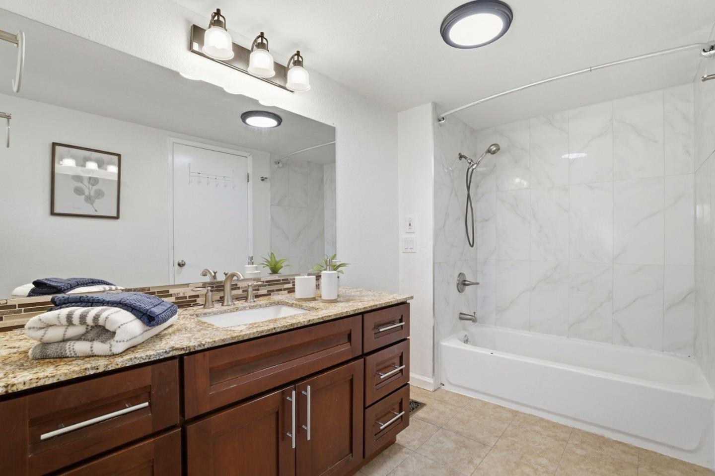 Detail Gallery Image 13 of 37 For 833 S San Tomas Aquino Rd a,  Campbell,  CA 95008 - 2 Beds | 2 Baths