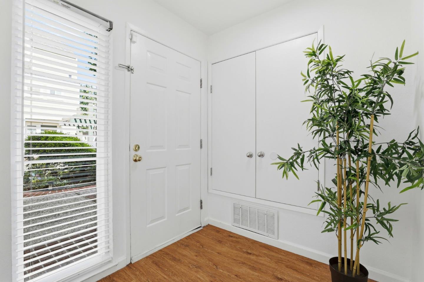 Detail Gallery Image 6 of 37 For 833 S San Tomas Aquino Rd a,  Campbell,  CA 95008 - 2 Beds | 2 Baths