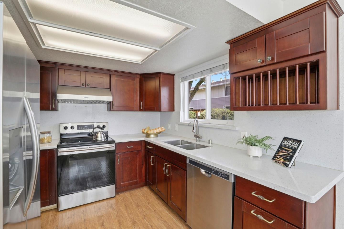 Detail Gallery Image 8 of 37 For 833 S San Tomas Aquino Rd a,  Campbell,  CA 95008 - 2 Beds | 2 Baths