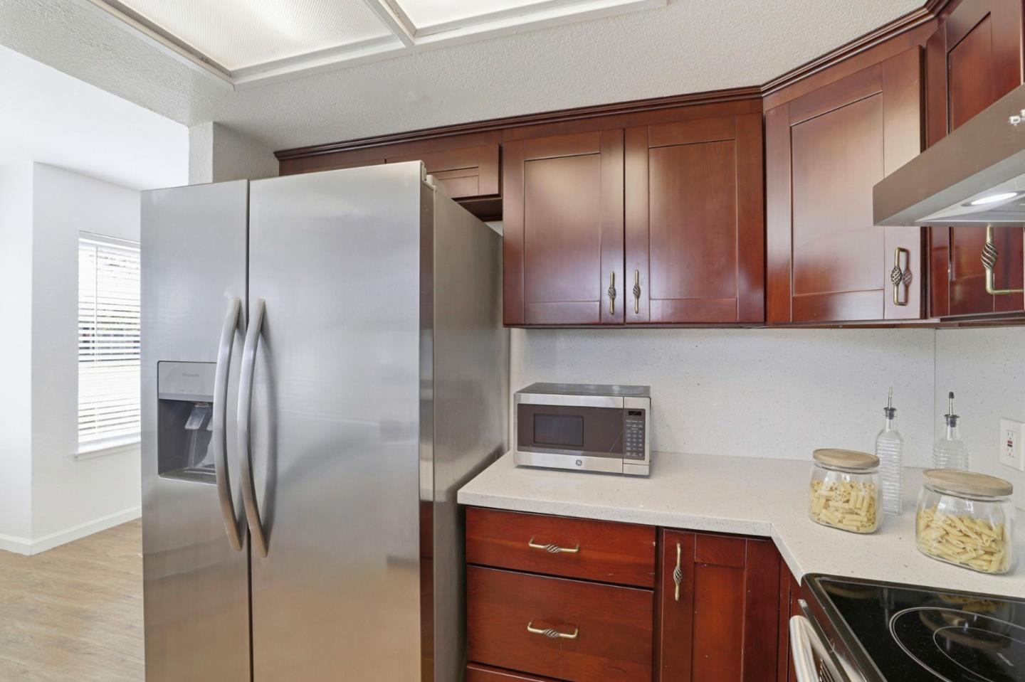 Detail Gallery Image 9 of 37 For 833 S San Tomas Aquino Rd a,  Campbell,  CA 95008 - 2 Beds | 2 Baths