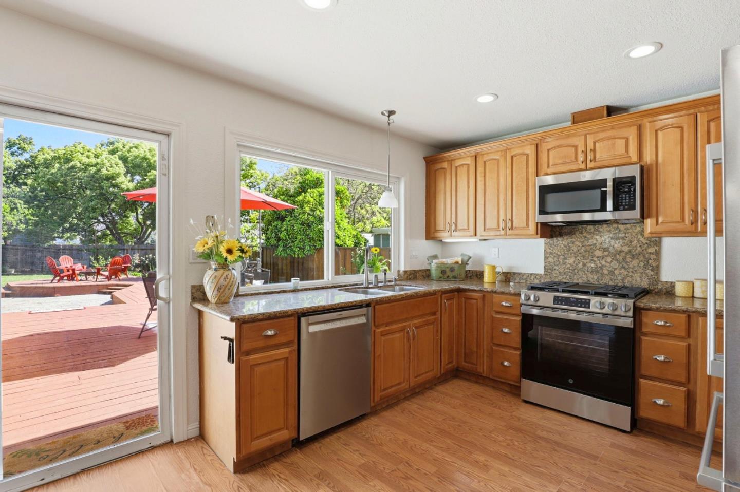 Detail Gallery Image 10 of 34 For 833 Welburn Ave, Gilroy,  CA 95020 - 4 Beds | 2 Baths