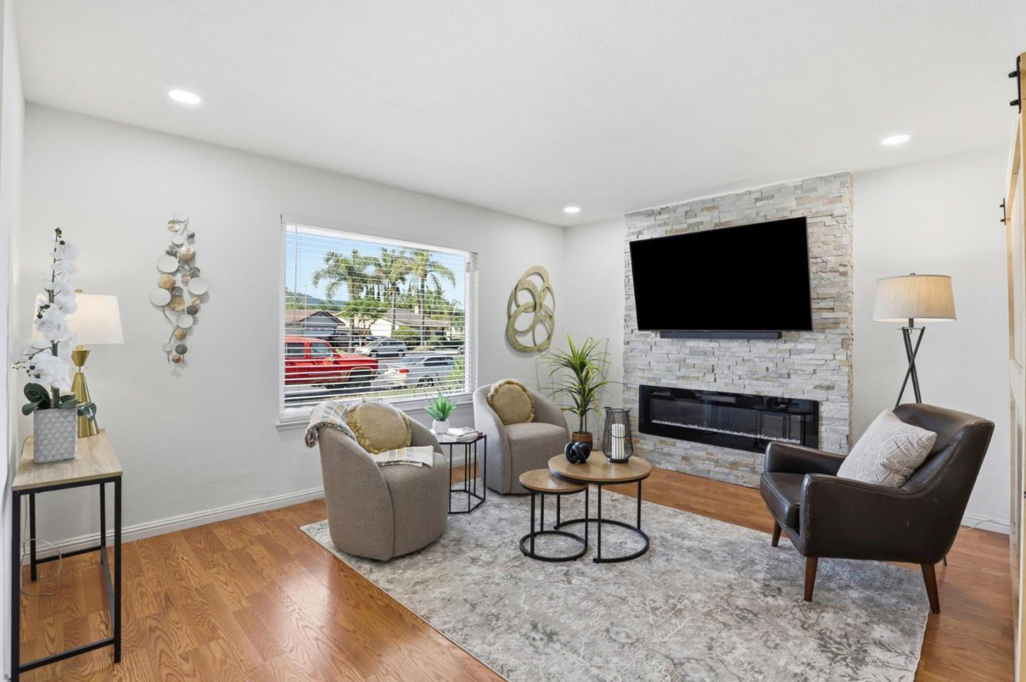 Detail Gallery Image 4 of 34 For 833 Welburn Ave, Gilroy,  CA 95020 - 4 Beds | 2 Baths