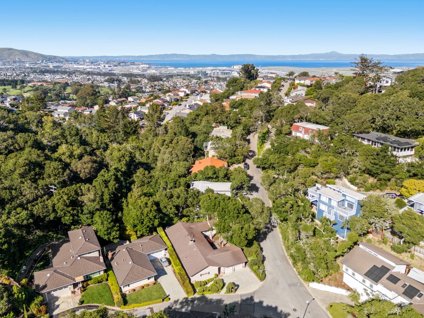 Detail Gallery Image 60 of 63 For 2 Corte Camellia, Millbrae,  CA 94030 - 4 Beds | 3 Baths