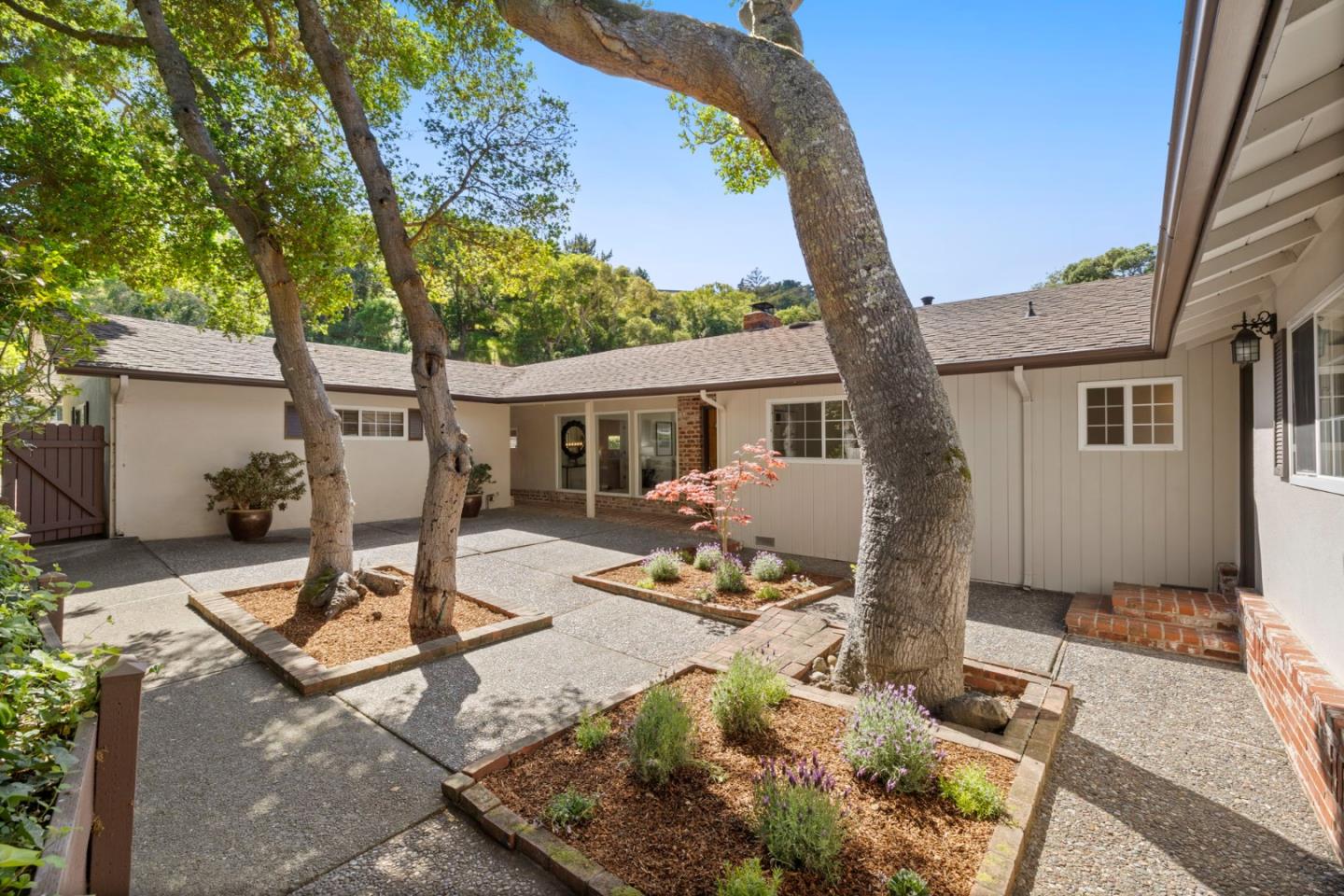 Detail Gallery Image 9 of 63 For 2 Corte Camellia, Millbrae,  CA 94030 - 4 Beds | 3 Baths