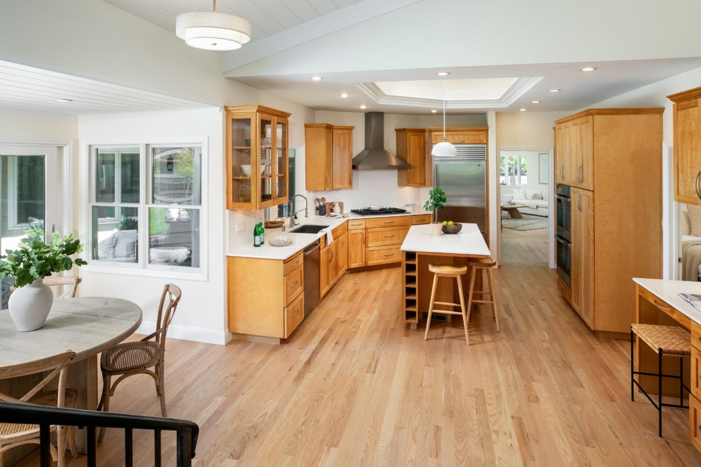 Detail Gallery Image 10 of 40 For 1250 Montclaire Way, Los Altos,  CA 94024 - 4 Beds | 3 Baths