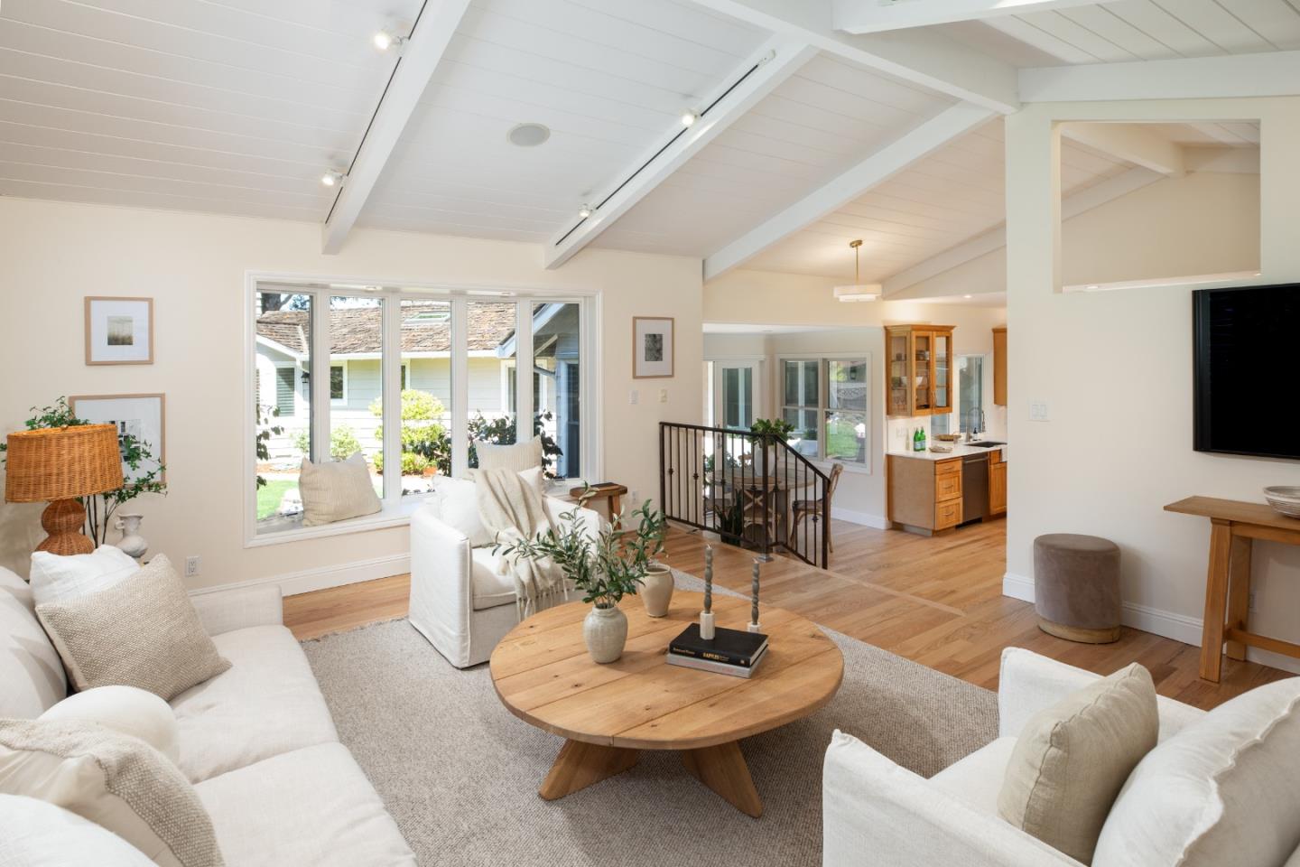 Detail Gallery Image 13 of 40 For 1250 Montclaire Way, Los Altos,  CA 94024 - 4 Beds | 3 Baths