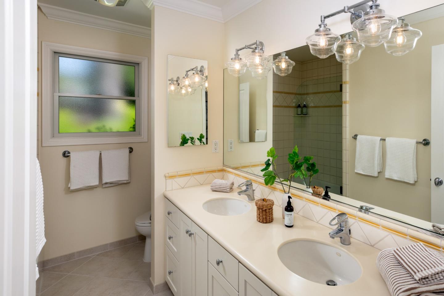 Detail Gallery Image 20 of 40 For 1250 Montclaire Way, Los Altos,  CA 94024 - 4 Beds | 3 Baths