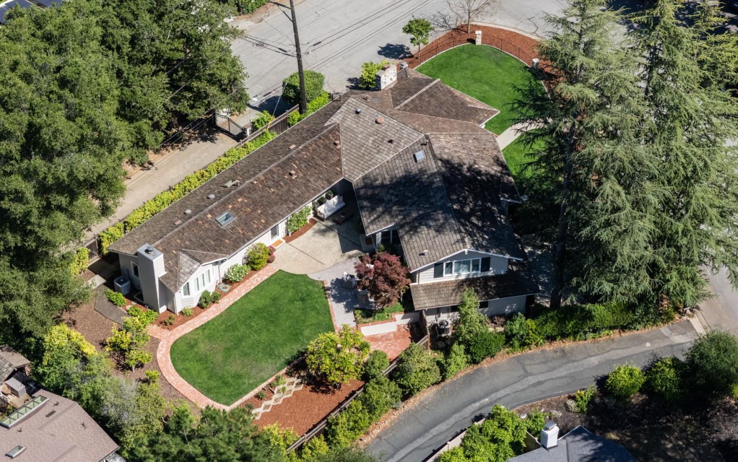 Detail Gallery Image 36 of 40 For 1250 Montclaire Way, Los Altos,  CA 94024 - 4 Beds | 3 Baths