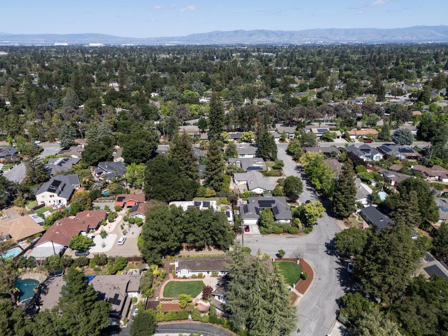 Detail Gallery Image 37 of 40 For 1250 Montclaire Way, Los Altos,  CA 94024 - 4 Beds | 3 Baths