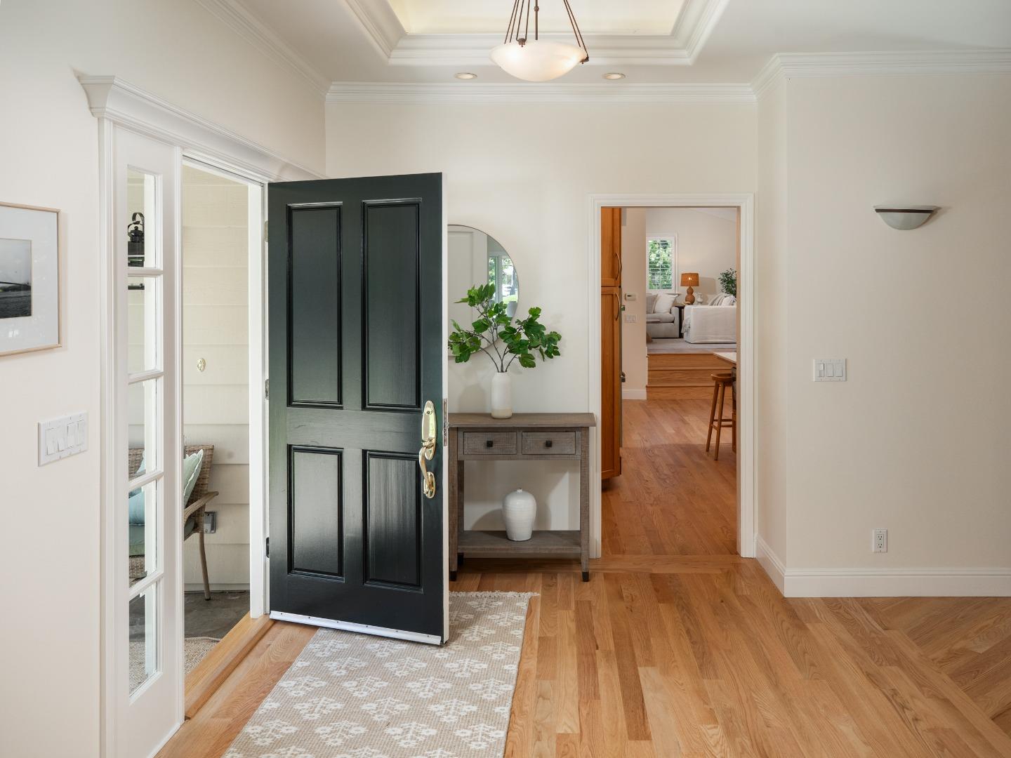 Detail Gallery Image 4 of 40 For 1250 Montclaire Way, Los Altos,  CA 94024 - 4 Beds | 3 Baths