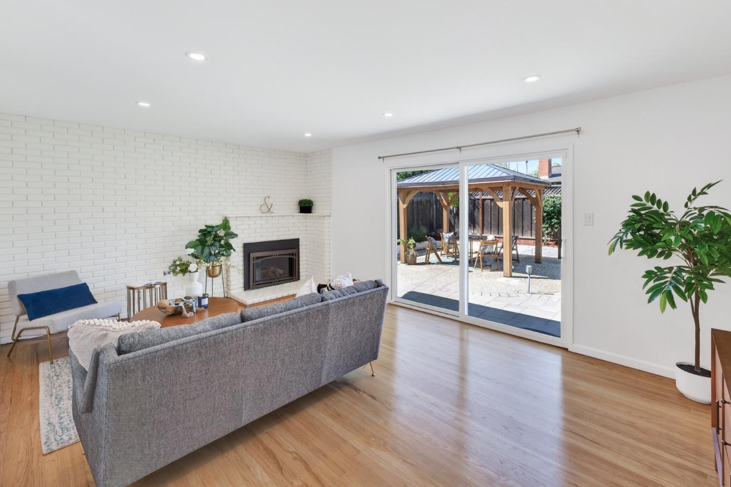 Detail Gallery Image 5 of 30 For 779 Broadmoor Dr, San Jose,  CA 95129 - 4 Beds | 2 Baths