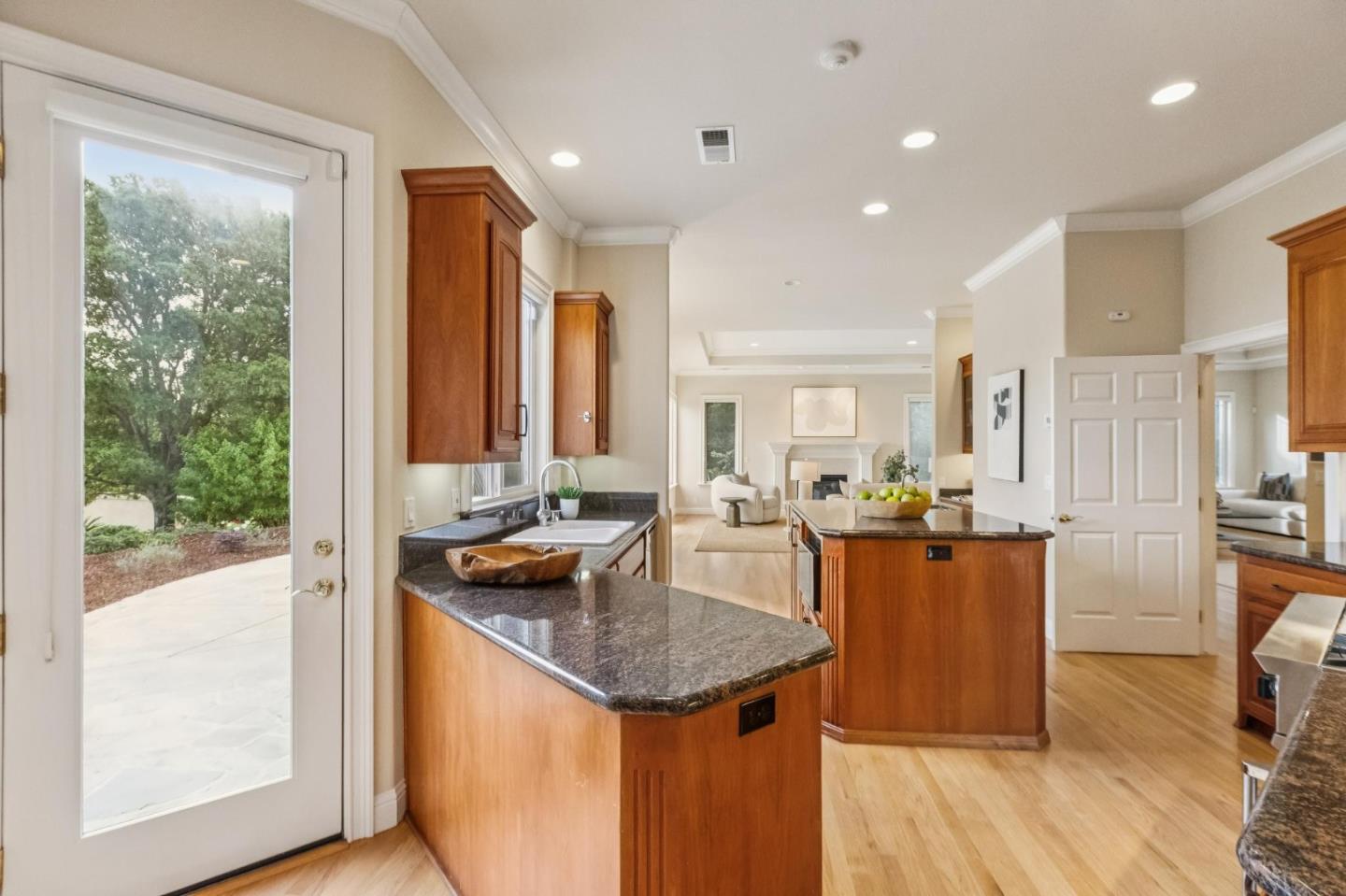 Detail Gallery Image 30 of 82 For 140 Ridgeway Rd, Woodside,  CA 94062 - 4 Beds | 3/1 Baths