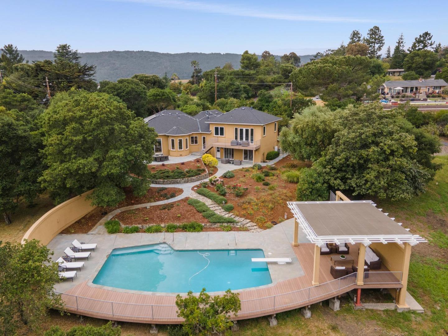 Detail Gallery Image 4 of 82 For 140 Ridgeway Rd, Woodside,  CA 94062 - 4 Beds | 3/1 Baths