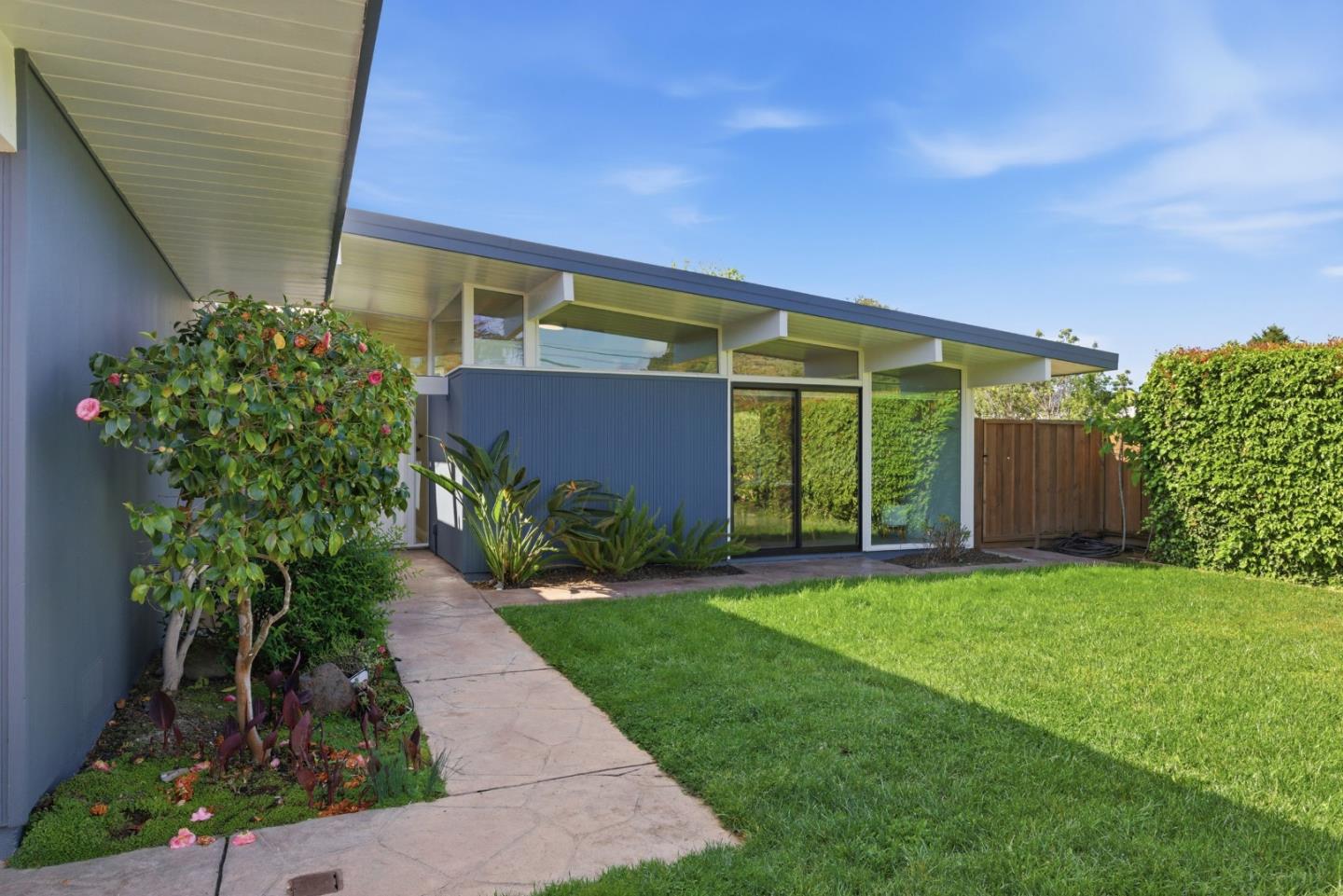 Detail Gallery Image 6 of 41 For 1936 Ticonderoga Dr, San Mateo,  CA 94402 - 4 Beds | 2 Baths