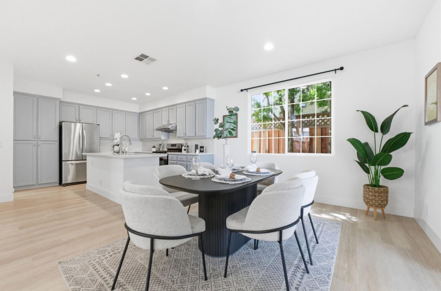 Detail Gallery Image 11 of 44 For 5871 Carmel Way, Union City,  CA 94587 - 4 Beds | 2/1 Baths